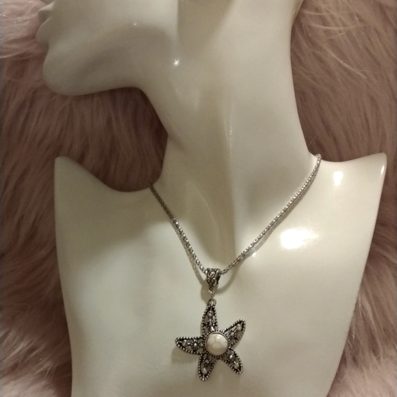 NEW! By The Sea Starfish Pendant Necklace in Silvertone and Cream! - Picture 1 of 4